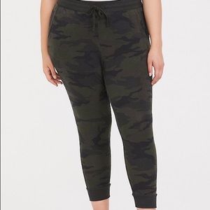 OLIVE GREEN CAMO DRAWSTRING JOGGER